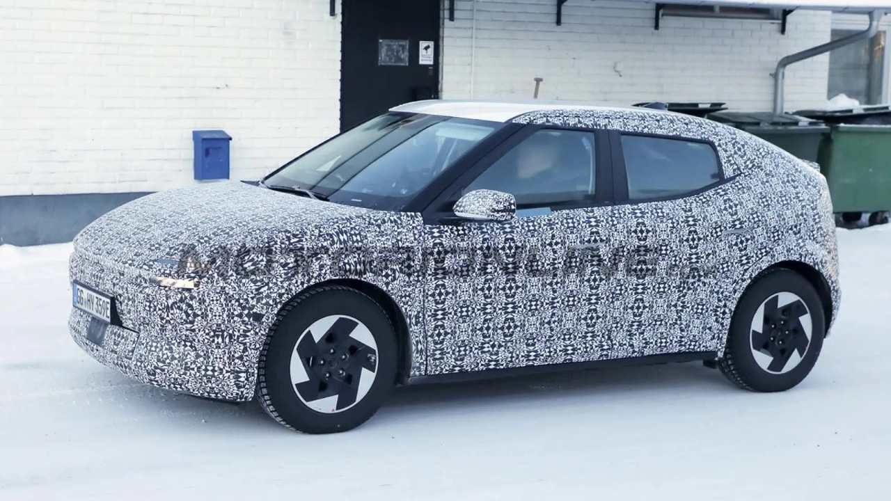 Hyundai Ioniq 3: le prime immagini verso il debutto ufficiale