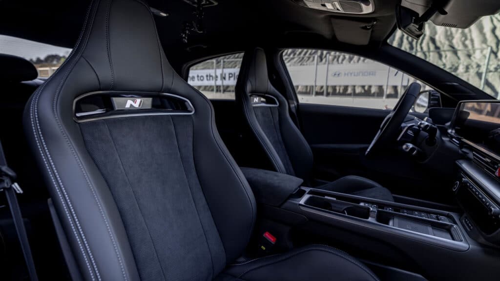 Hyundai IONIQ 6 N, la berlina elettrica che cambia le regole: 650 CV per una nuova idea di sportività
