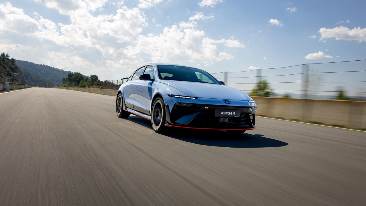 Hyundai IONIQ 6 N, la berlina elettrica che cambia le regole: 650 CV per una nuova idea di sportività