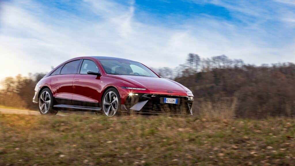 Con IONIQ Hyundai ridisegna l’innovazione: al centro design e user experience