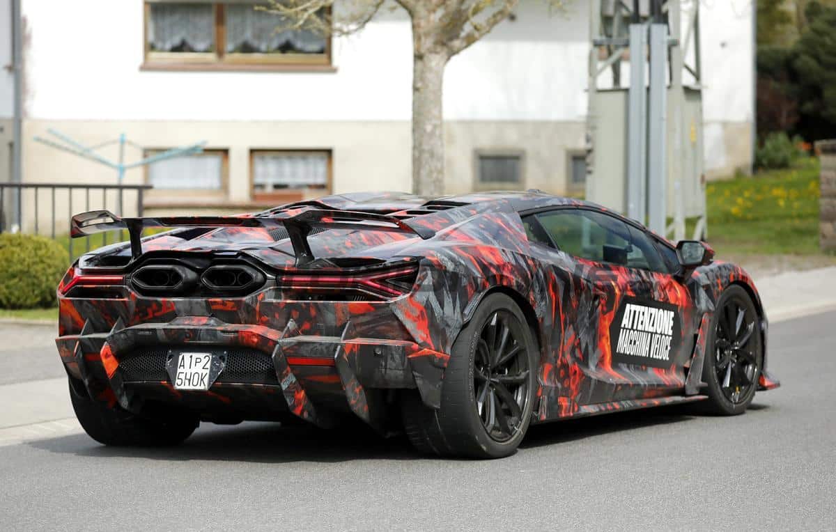 Lamborghini Revuelto SV