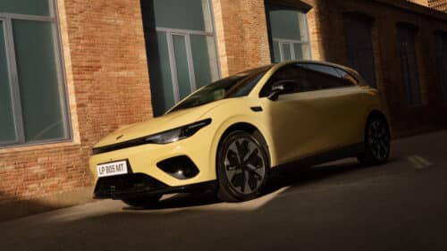 Leapmotor B05, aperti gli ordini in Italia: i prezzi della nuova elettrica sportiva