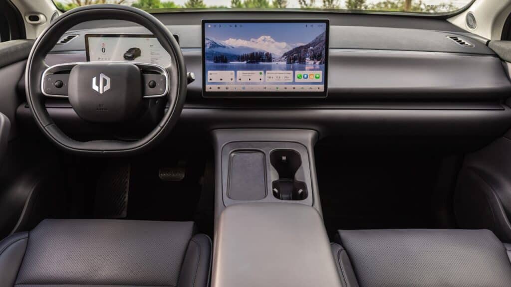 Leapmotor C10 Reev Hybrid, può percorrere fino a 145 km in elettrico e 970 km senza fermarsi