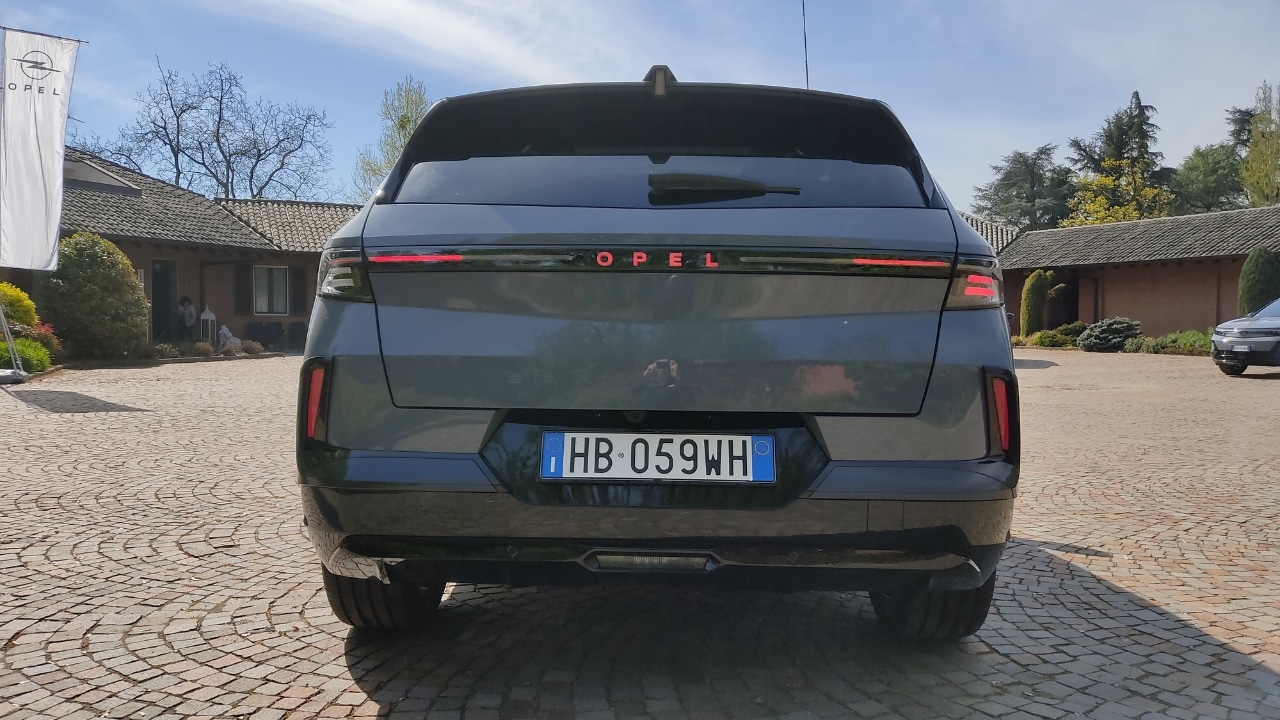 Opel Grandland 2026: con la trazione integrale sulle strade di Pavia
