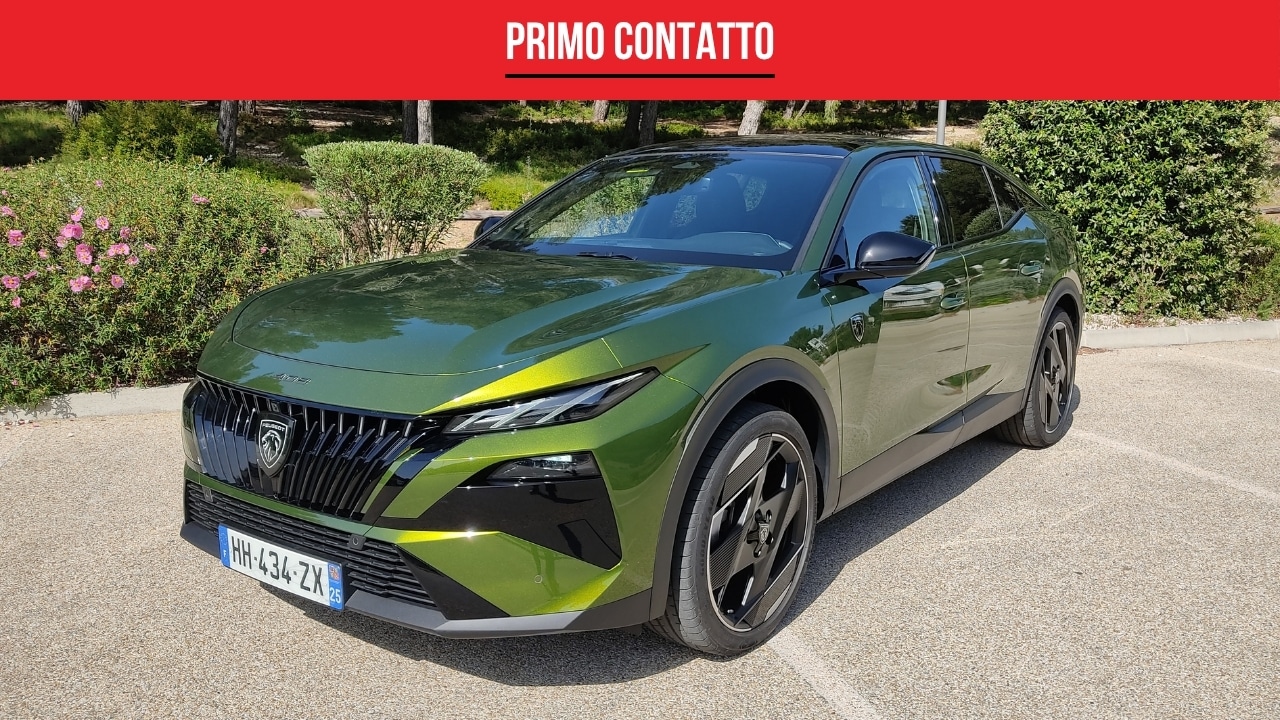 Peugeot 408 2026: con il restyling sulle strade di Marsiglia