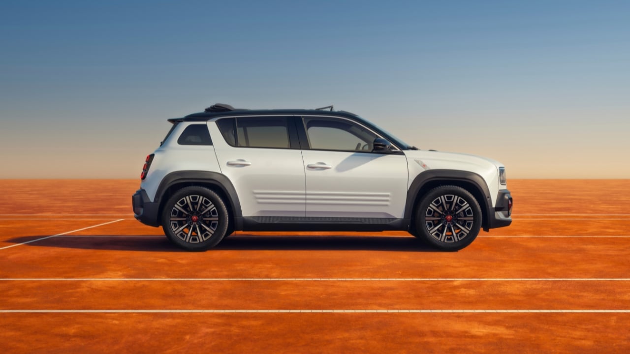 Renault 4 E-Tech 2026: svelata la versione speciale Roland Garros