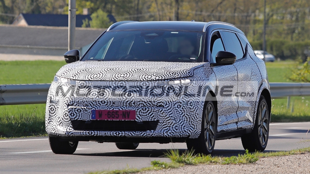 Renault Scenic E-Tech 2027: in arrivo il restyling dell’elettrica