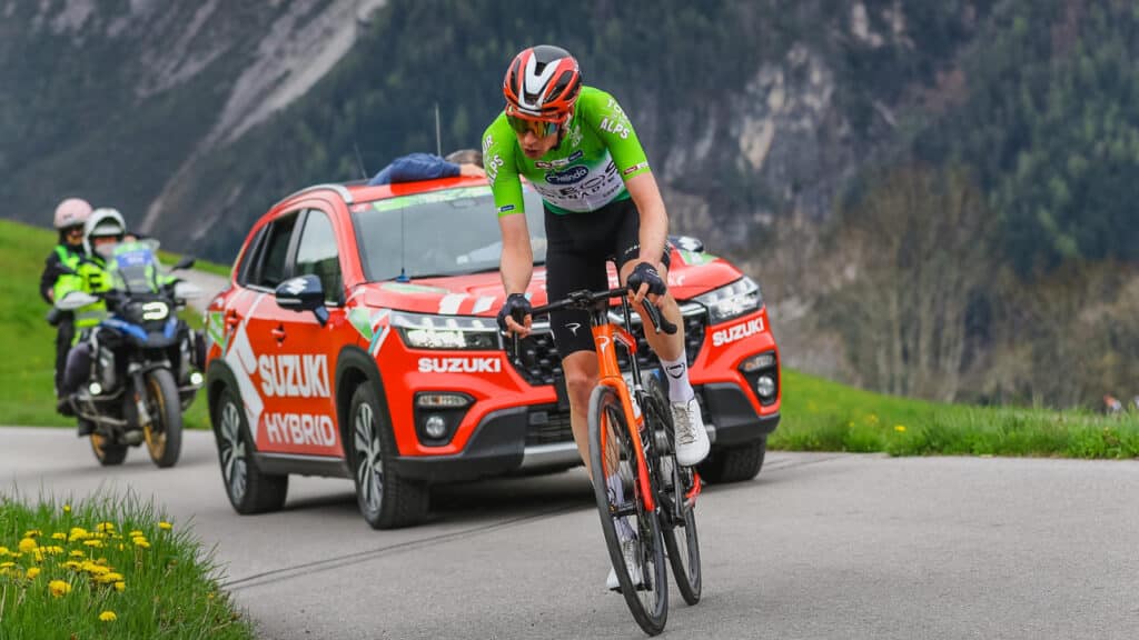 Suzuki rinnova il legame con il Tour of the Alps: sarà ancora Auto ufficiale dell’edizione 2026