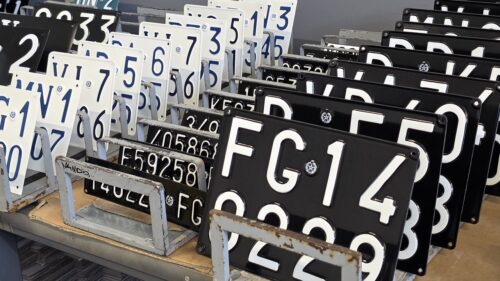 Dal Poligrafico 4.000 targhe storiche: istituzioni e ASI celebrano il risultato