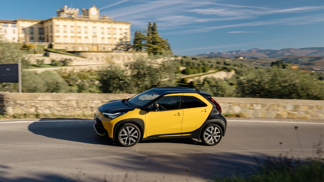 Toyota Aygo X Hybrid 2026 | Com’è & Come va