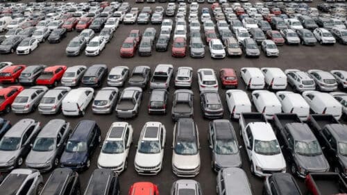 Mercato auto, marzo chiude in crescita: avanzano ibride ed elettriche, ancora in calo benzina e diesel