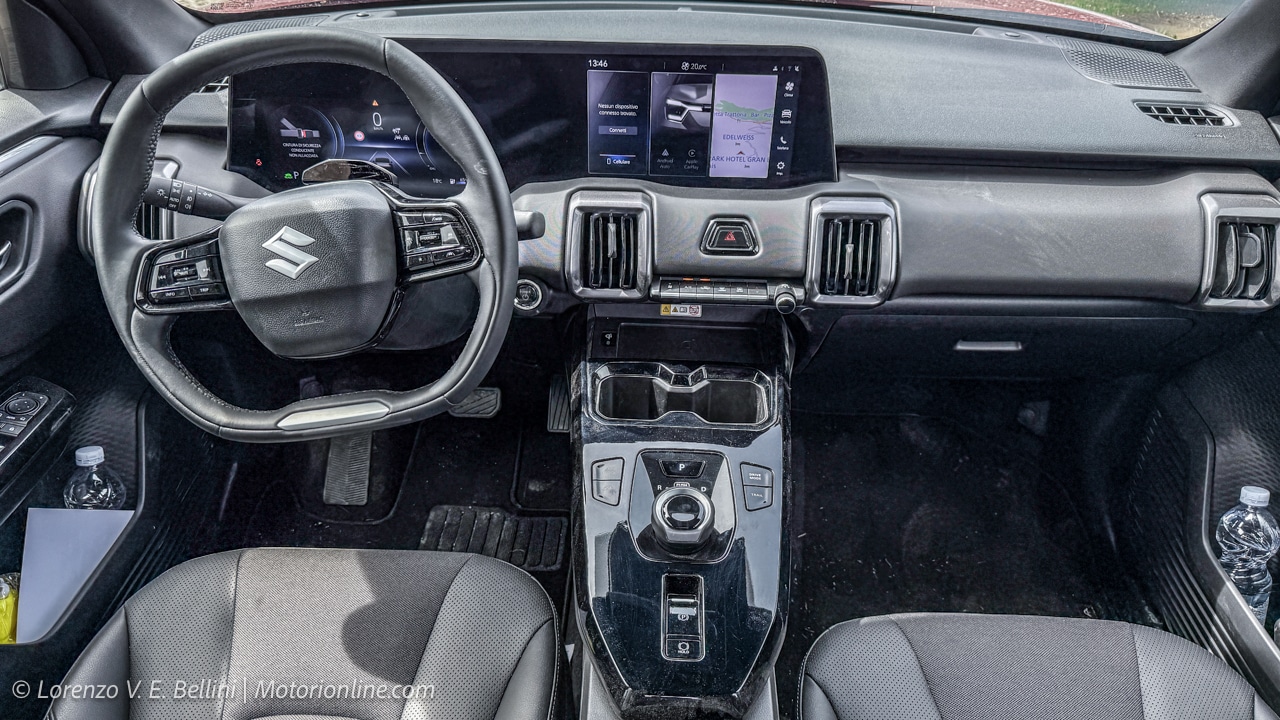 Suzuki e Vitara - Interni