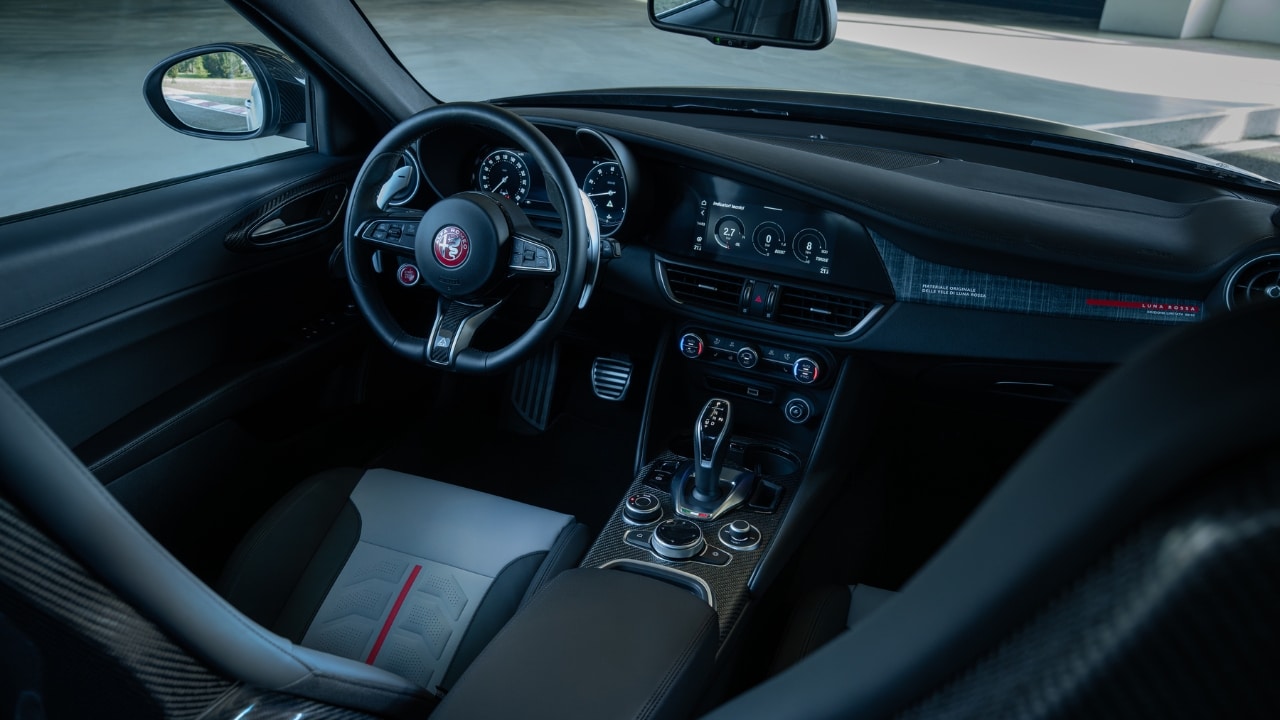 Alfa Romeo Giulia Quadrifoglio: la versione Luna Rossa in pista a Balocco