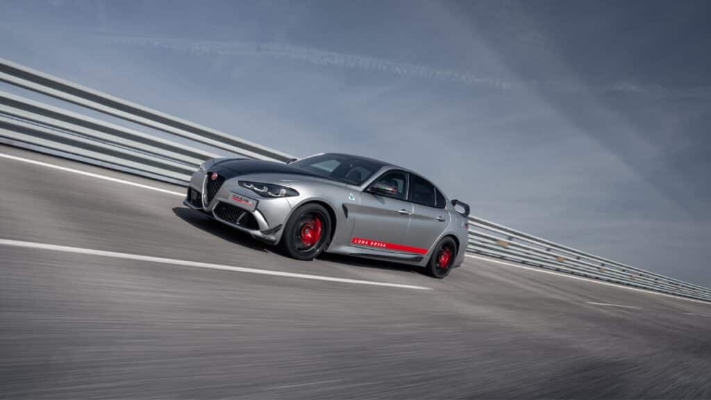 Alfa Romeo Giulia Quadrifoglio: la versione Luna Rossa in pista a Balocco