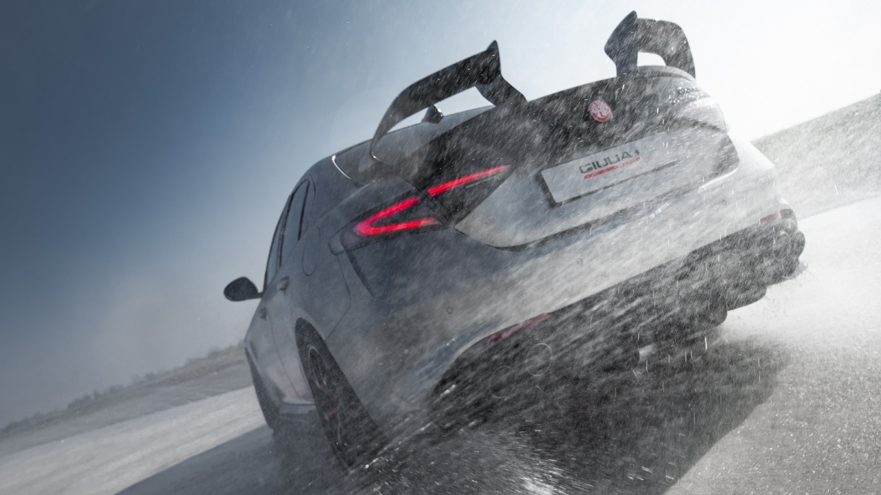 Alfa Romeo Giulia Quadrifoglio: la versione Luna Rossa in pista a Balocco