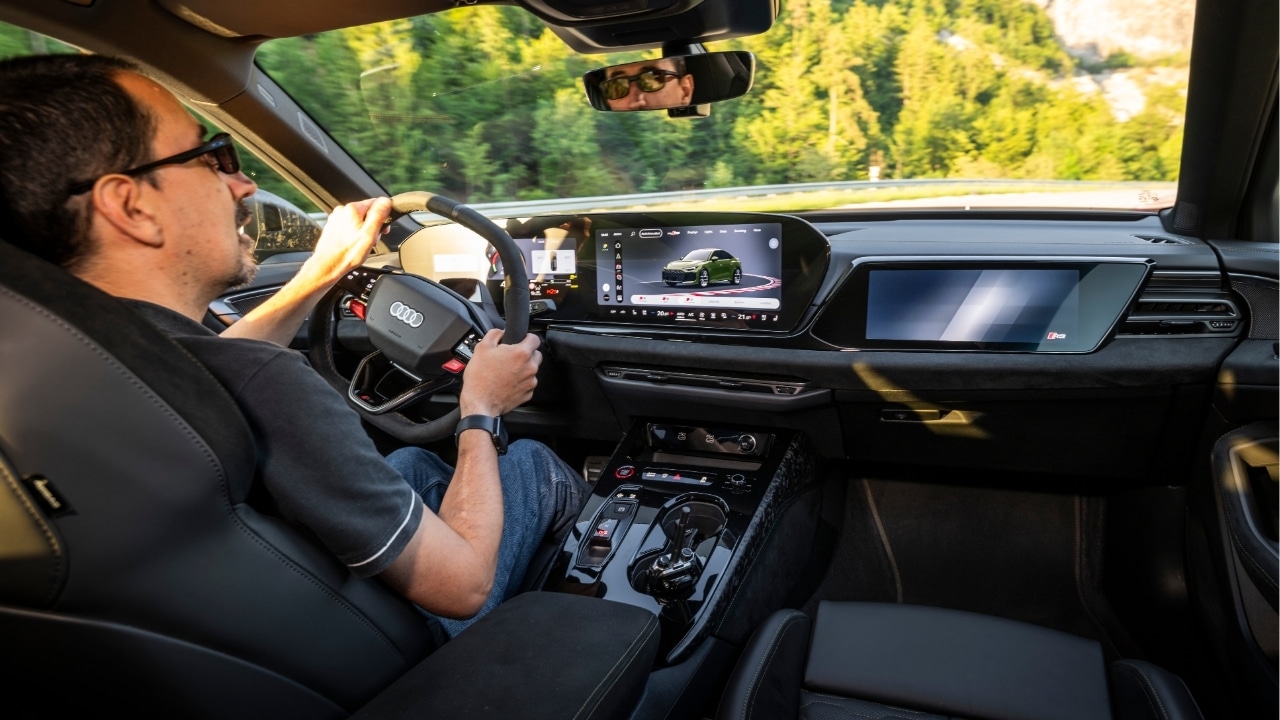 Audi RS 5 2026: la sportività diventa plug-in sulle Alpi austriache