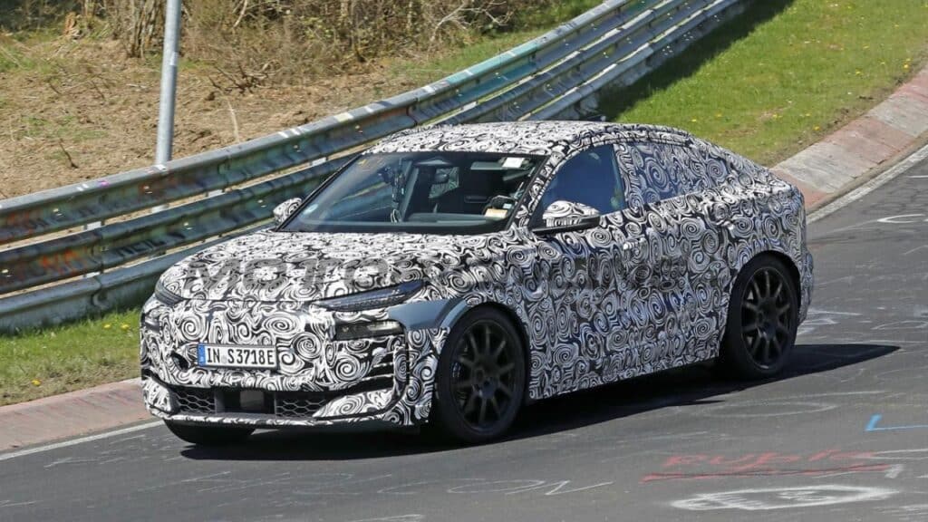 Audi RS Q6 Sportback e-tron: foto spia e dettagli del crossover elettrico ad alte prestazioni