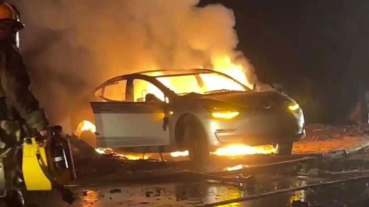 Auto elettriche, il mito degli incendi smentito dai numeri