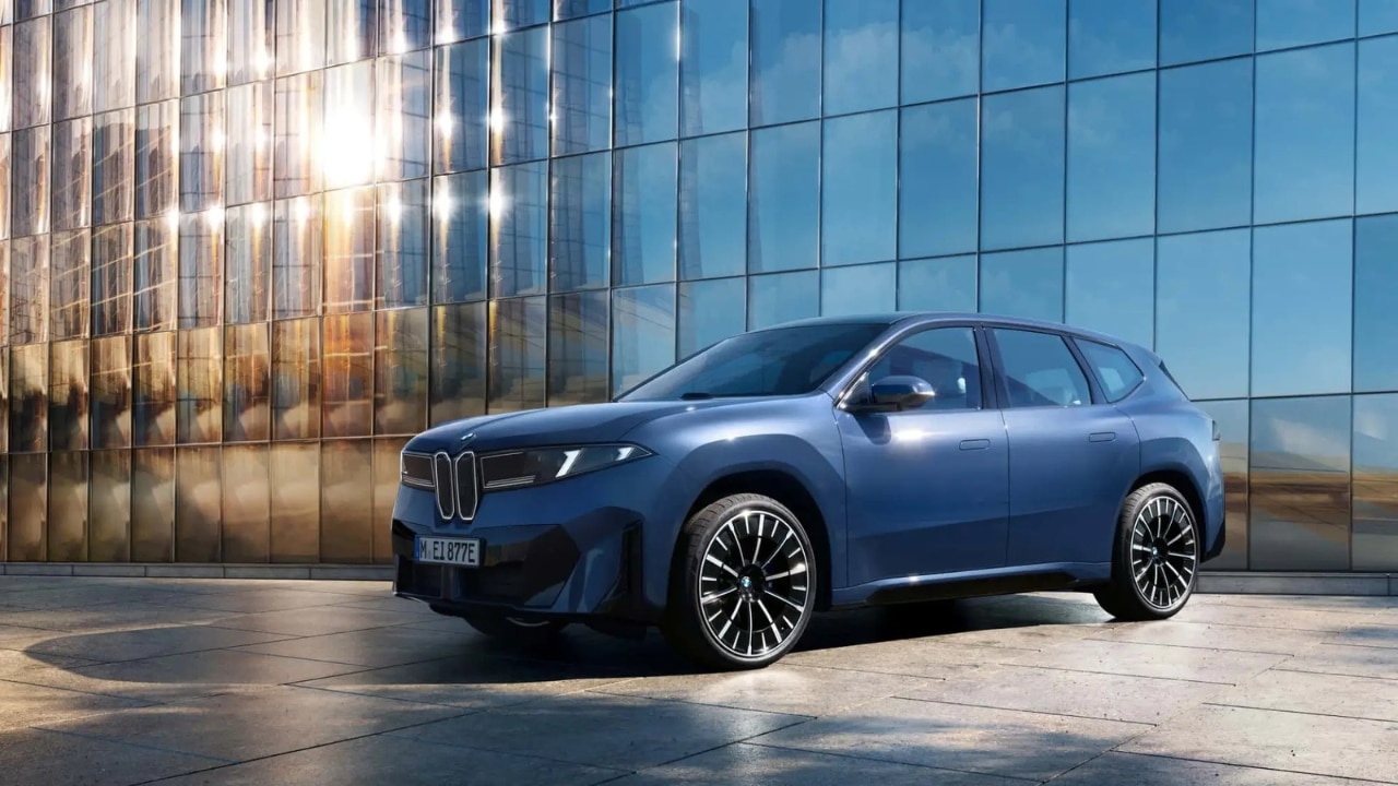 Pirelli P Zero: due pneumatici su misura per la nuova BMW iX3