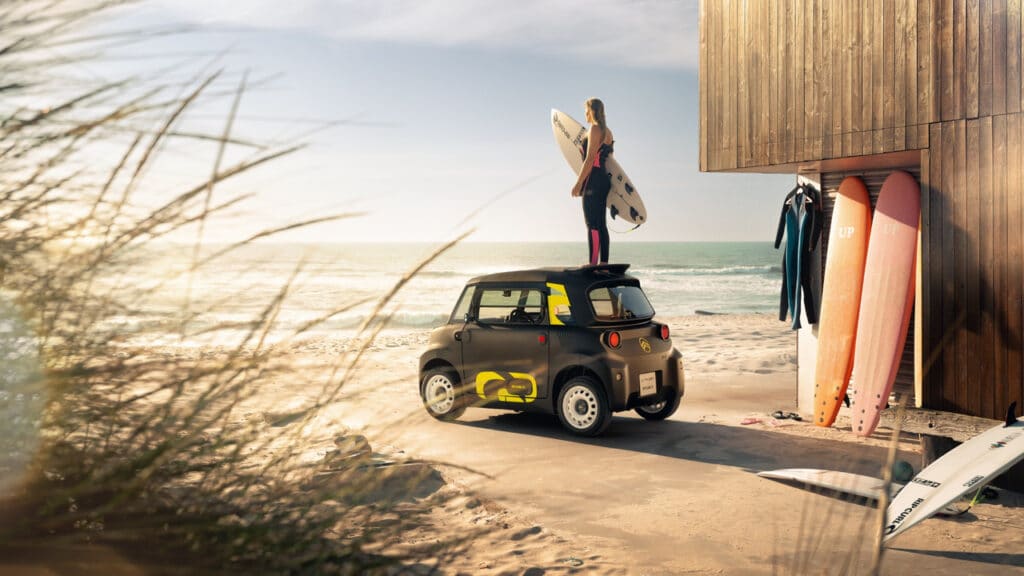 Citroën porta Ami Rip Curl sulla spiaggia di Tonfano: mobilità urbana protagonista al GromSearch