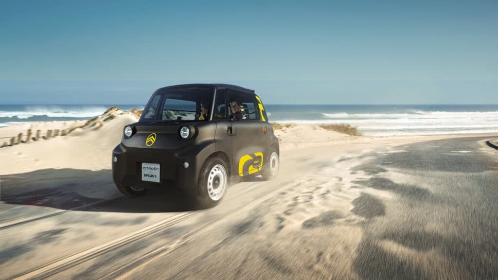 Citroën porta Ami Rip Curl sulla spiaggia di Tonfano: mobilità urbana protagonista al GromSearch