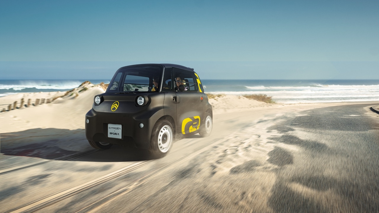 Citroën porta Ami Rip Curl sulla spiaggia di Tonfano: mobilità urbana protagonista al GromSearch
