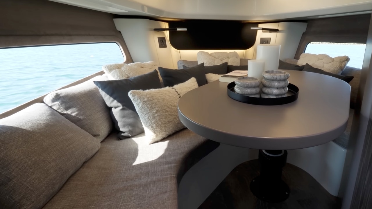 Cranchi A32 Luxury Tender: la prova dello Yacht Open a motore