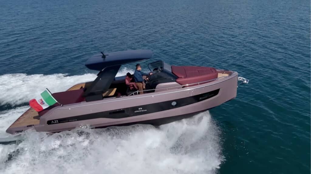 Cranchi A32 Luxury Tender: la prova dello Yacht Open a motore