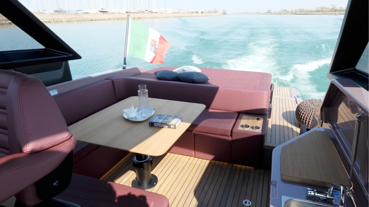 Cranchi A32 Luxury Tender: la prova dello Yacht Open a motore