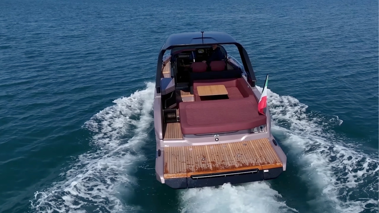 Cranchi A32 Luxury Tender: la prova dello Yacht Open a motore