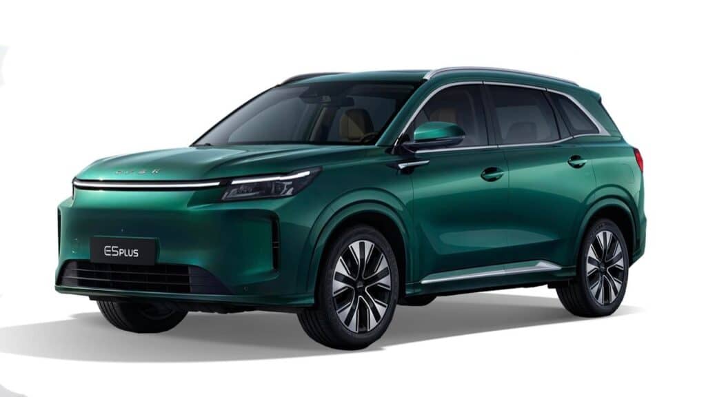 DFSK E5 Plus, il nuovo SUV ibrido plug-in a 7 posti debutta all’Automotive Dealer Day