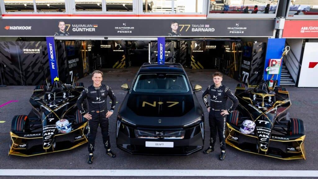 Nuova DS N°7: debutto dinamico al Monaco E-Prix per il SUV compatto premium