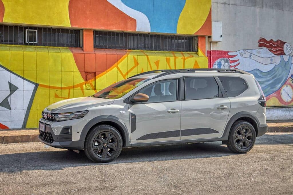 Viaggio a Montebelluna con Dacia Jogger: spazio, modularità e anima outdoor
