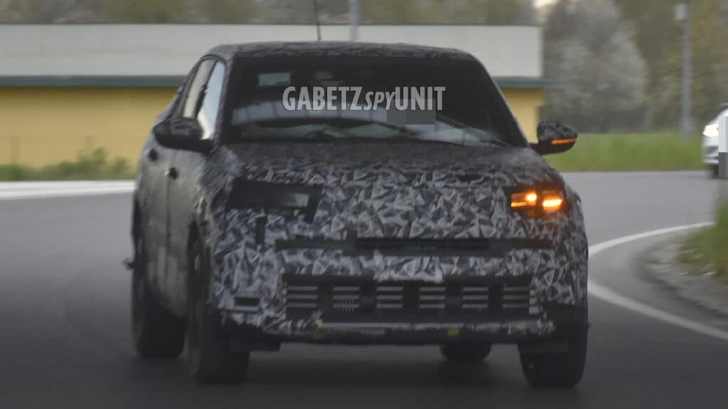 Fiat Grande Panda Fastback: nuovo avvistamento in strada, debutto vicino