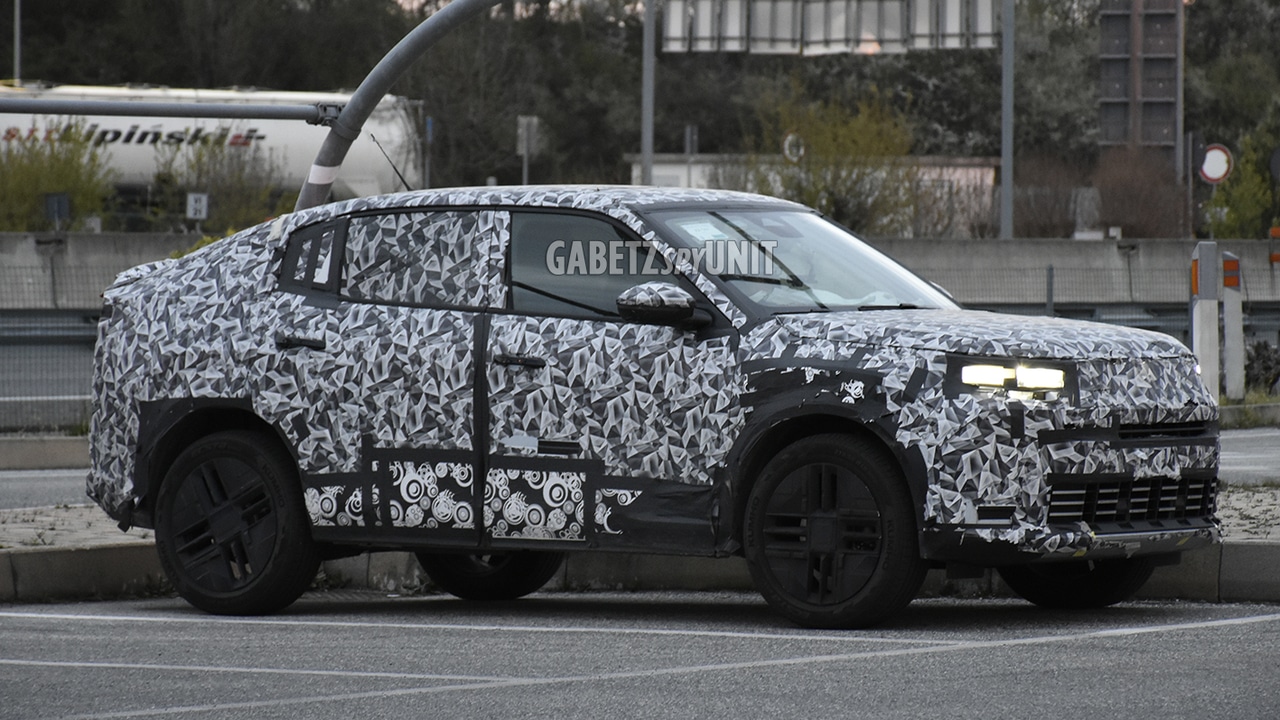 Fiat Grande Panda Fastback: nuovo avvistamento in strada, debutto vicino