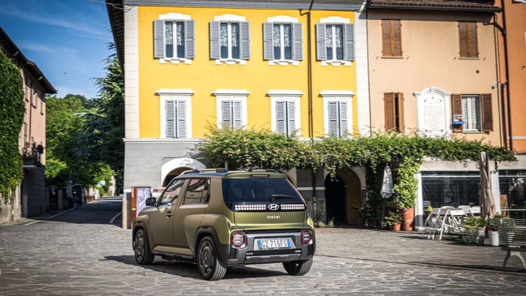 Con Hyundai Inster Cross tra i giardini più belli d’Italia