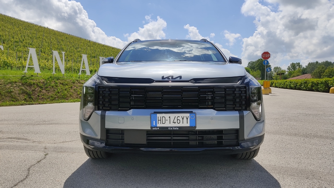 Kia Sportage 2026: la Tri-Fuel promette tanta strada e risparmio