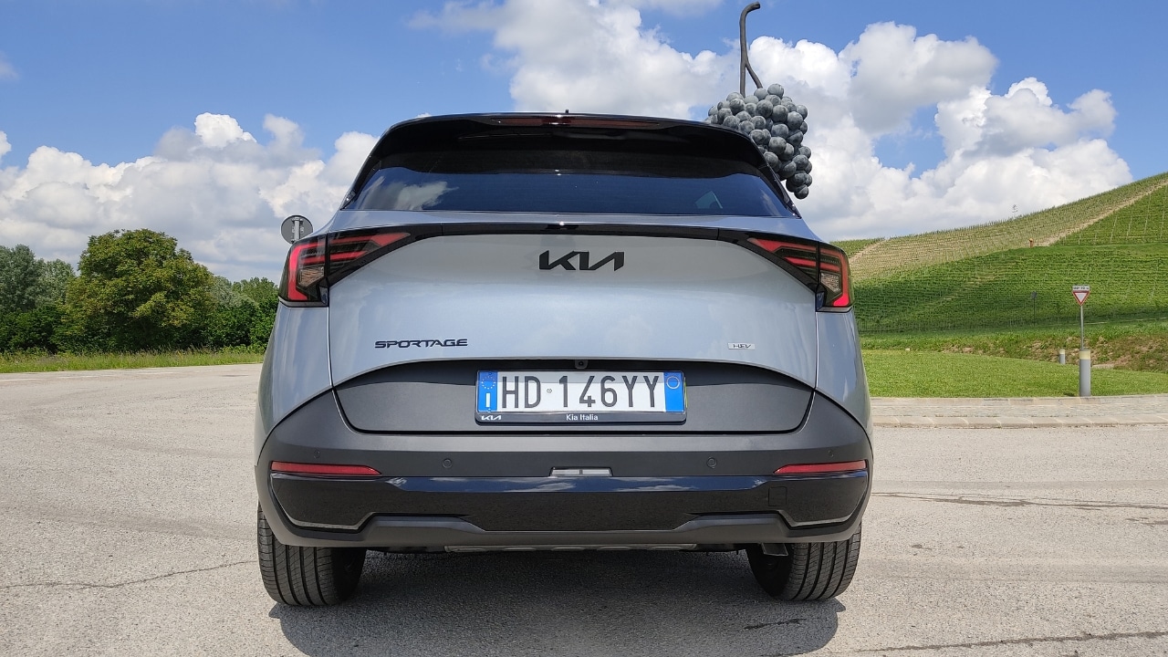 Kia Sportage 2026: la Tri-Fuel promette tanta strada e risparmio
