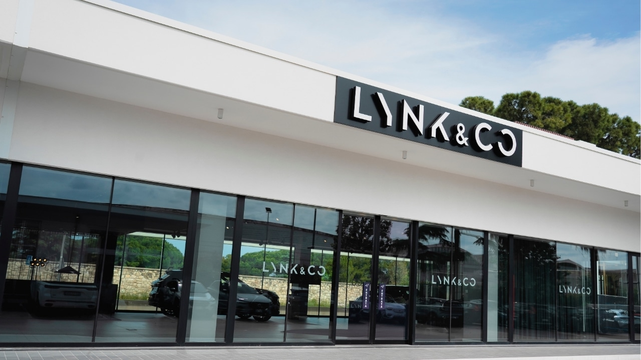 Lynk & Co apre a Bari: inaugurato il primo showroom nel Sud Italia in collaborazione con Autotrend