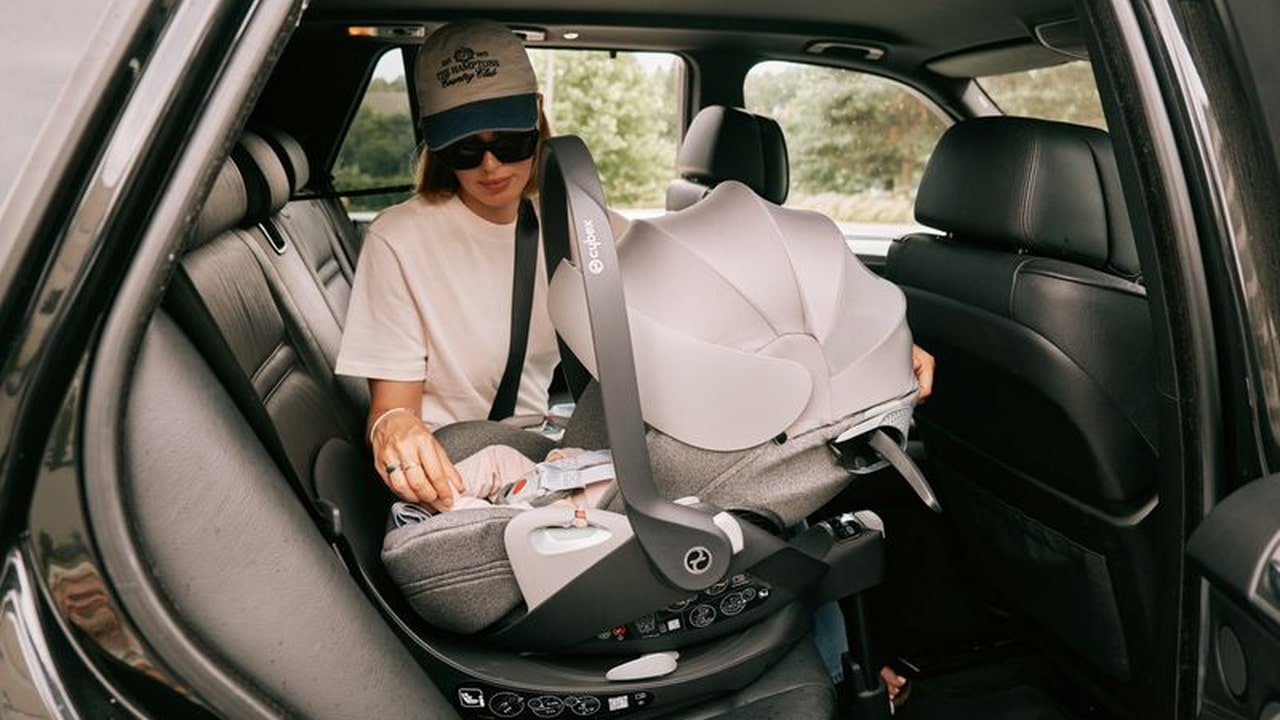 Viaggi con i bambini, attenzione al seggiolino: cosa non fare mai