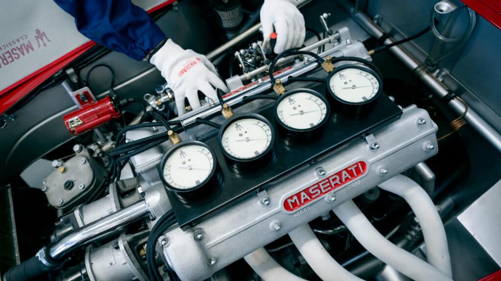 Maserati 200S, il Tridente certifica un gioiello da corsa con una storia leggendaria