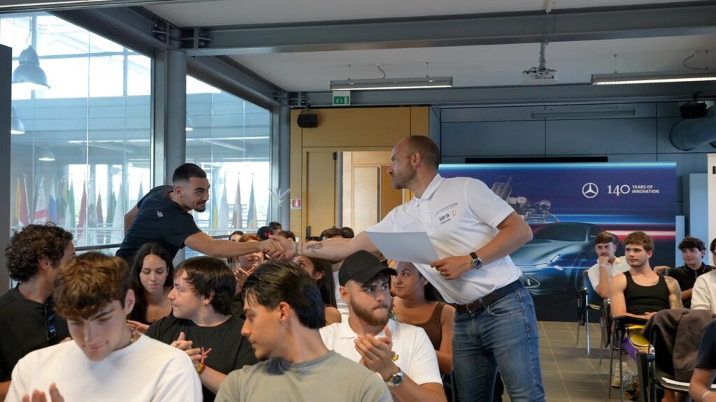 Mercedes-Benz porta i neopatentati in pista: a Vallelunga la sicurezza diventa esperienza concreta
