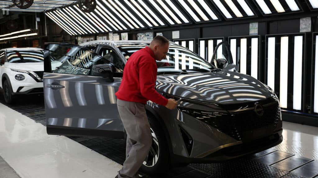 Nissan rivede la strategia in Europa e taglia 900 posti di lavoro
