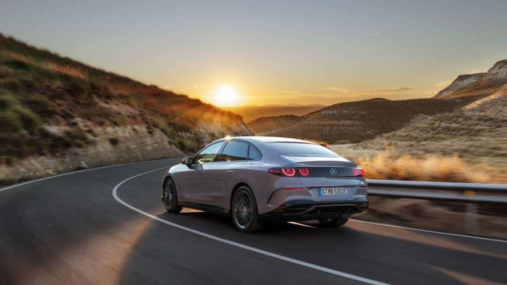 Mercedes-Benz Classe C elettrica arriva in Italia: prezzo da 70.269 euro e fino a 762 km di autonomia