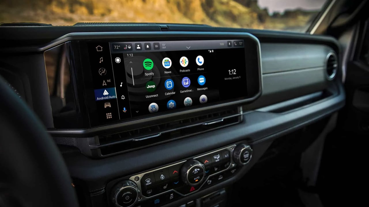 Radio obbligatoria sulle auto nuove: in Italia antenne FM e DAB+ per tutti i modelli