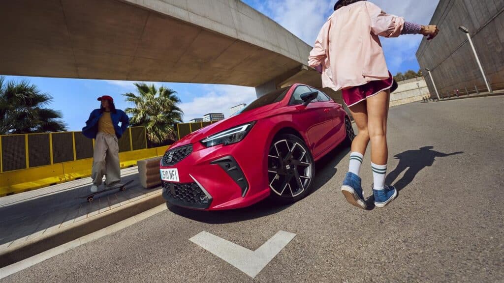 SEAT Ibiza e Arona si rinnovano ancora: colori più audaci e dotazioni più ricche per conquistare la città