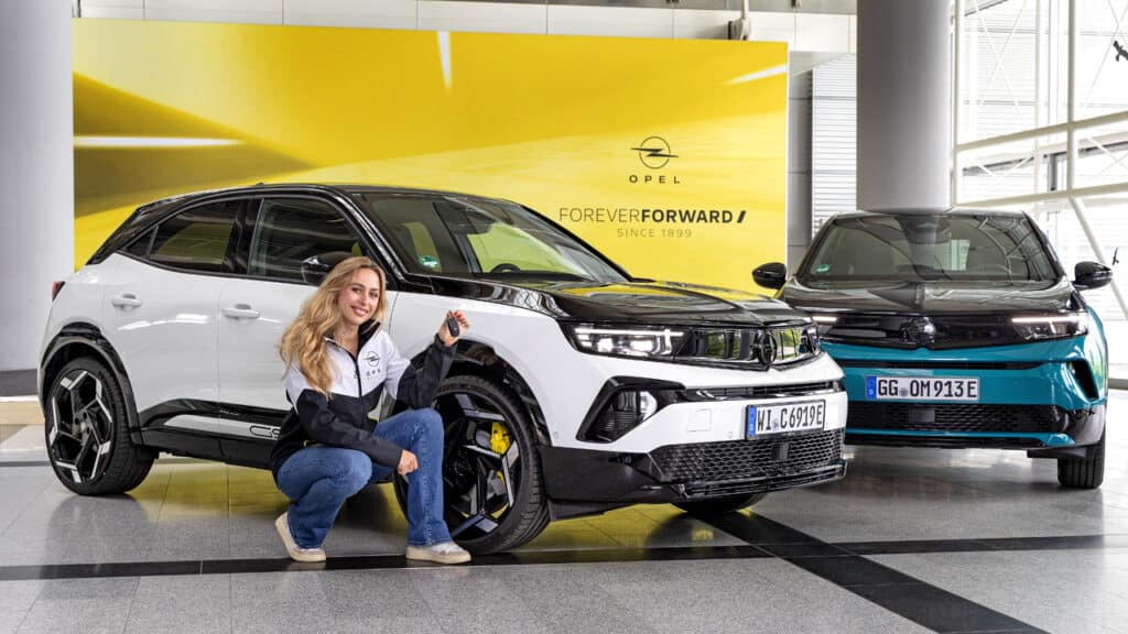 Opel Mokka GSE, la sportiva elettrica per tutti i giorni scelta da Sophia Flörsch