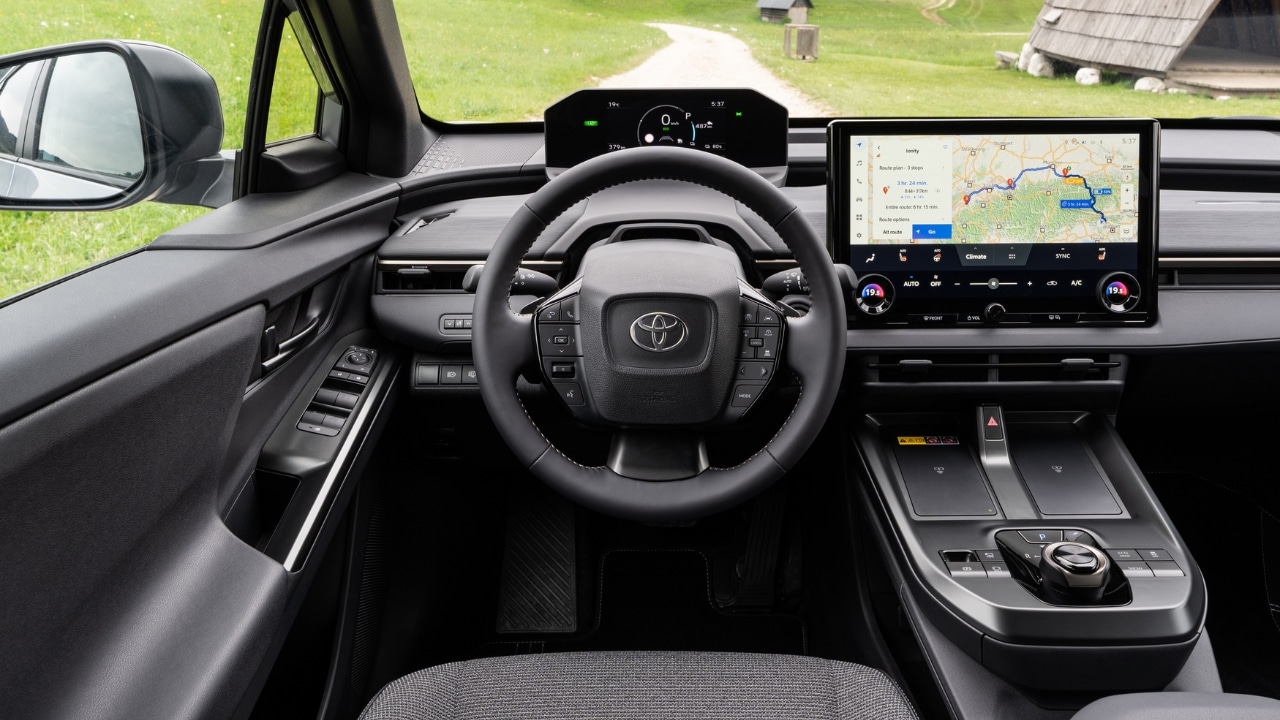 Toyota bZ4X Touring 2026: arriva a fine estate, da 50.500 euro