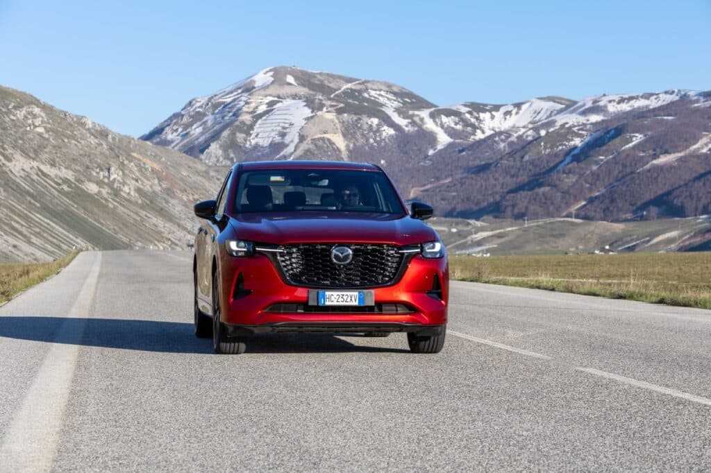 Mazda CX-60 2026, più la guidi e più ti senti meglio