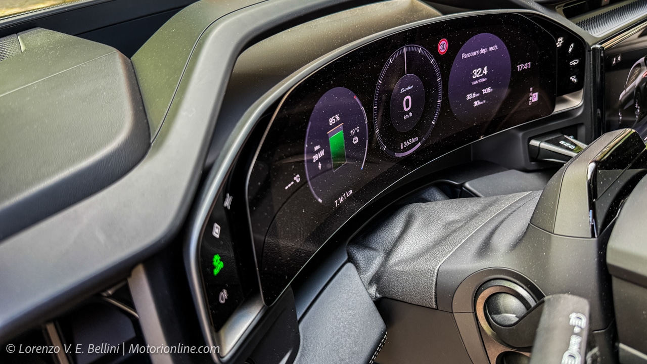 Porsche Cayenne Electric - Quadro comandi